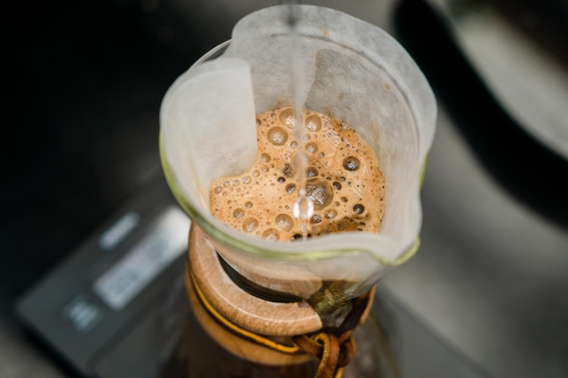 Koffie in een glazen container.