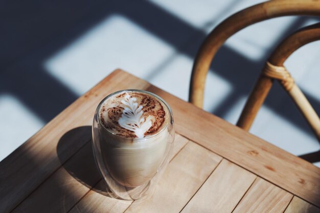 Koffie latte art in café