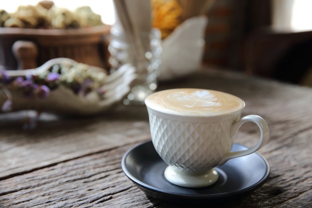 Koffie op hout achtergrond