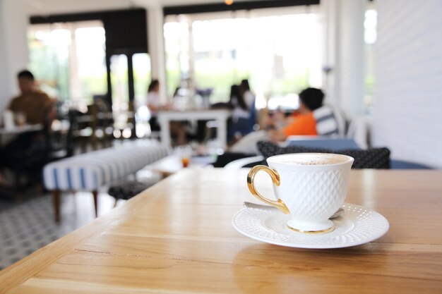 Koffie op houten achtergrond