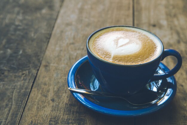 koffie op houten tafel