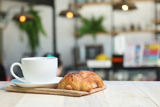 koffie op houten tafel