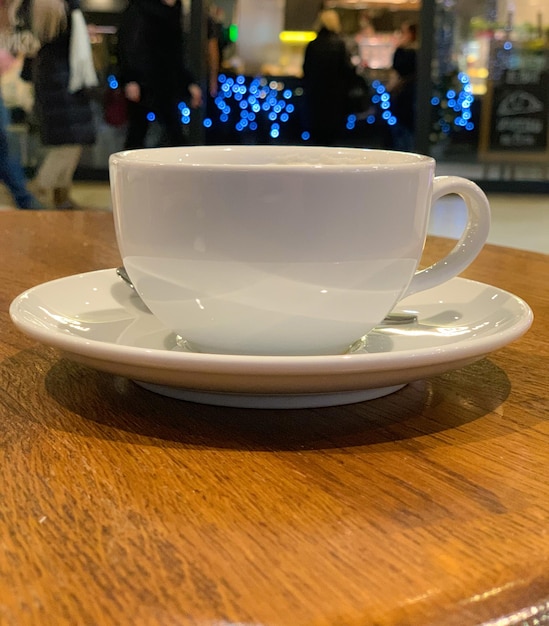 Koffie tijd koffiekopje op tafel in café