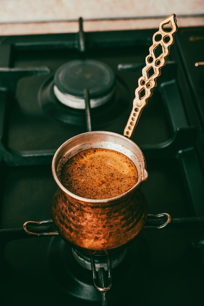 Koffie zetten in traditionele pot