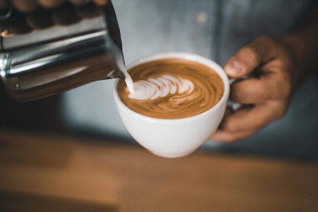 Foto koffiebeker in de hand