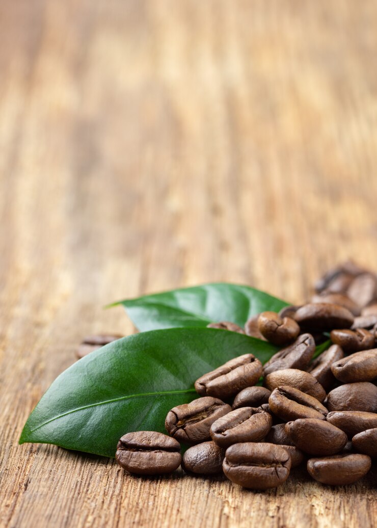 Koffiebonen en bladeren