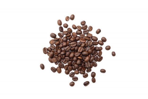 Koffiebonen geïsoleerd op wit
