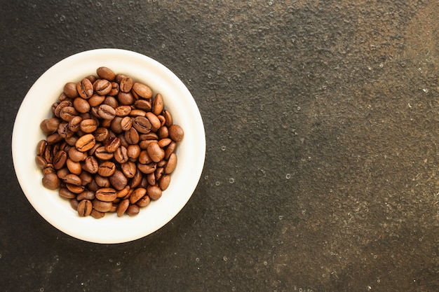 koffiebonen (goed en slecht graan) - mix van arabica en robusta (gebrande koffieboon).