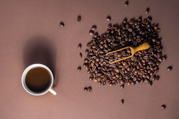 Koffiebonen op de tafel