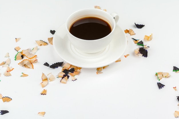 Koffiekopje en geslepen potloden met Pencil Shaving