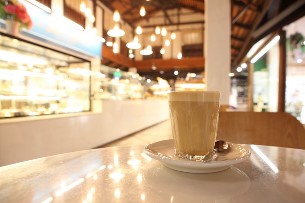 Koffiekopje in een restaurant