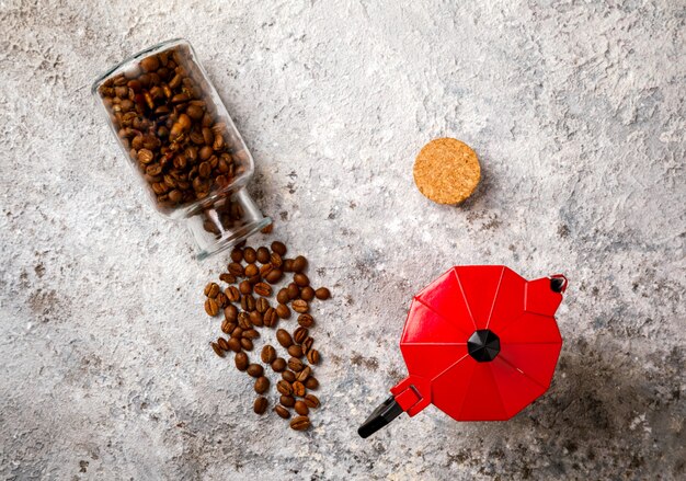 Koffiemolen Rood met geroosterde koffiebonen