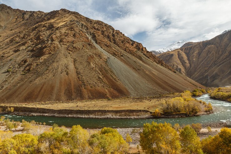 Photo kokemeren river, mountain river in kyrgyzstan