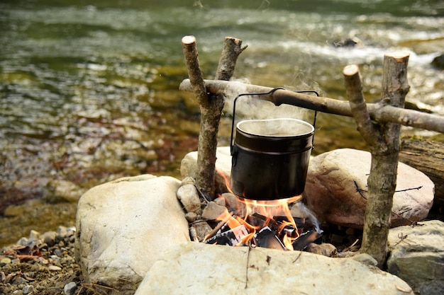 Koken op kampvuur