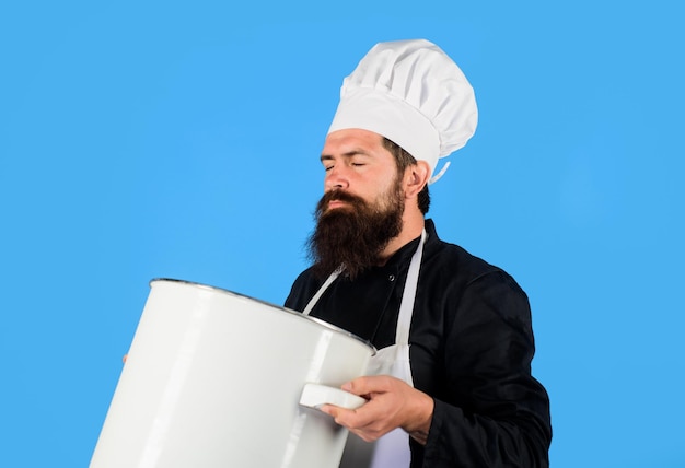 Koken voedsel beroep concept mannelijke chef-kok houdt pot chef-kok of bakker met pan in de hand chef-kok in