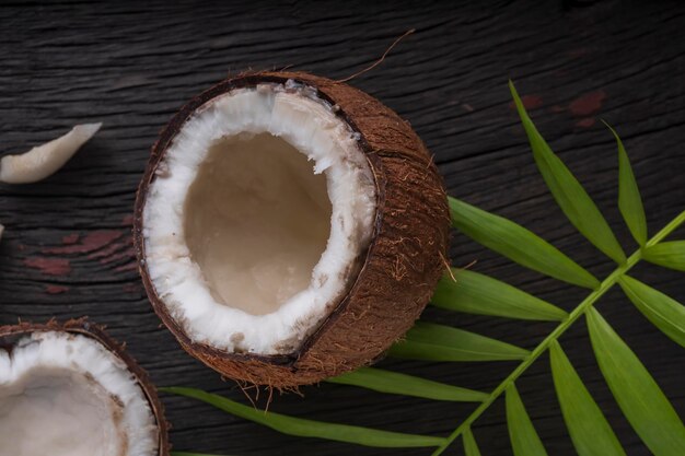 Kokosmelk en kokosvlokken zijn tropische voedingsmiddelen