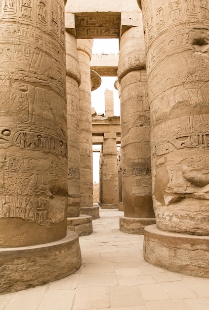 Kolommen bedekt met hiërogliefen Karnak Egypt