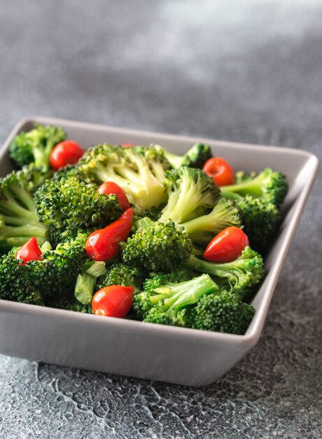 Kom met broccoli en chili roerbak