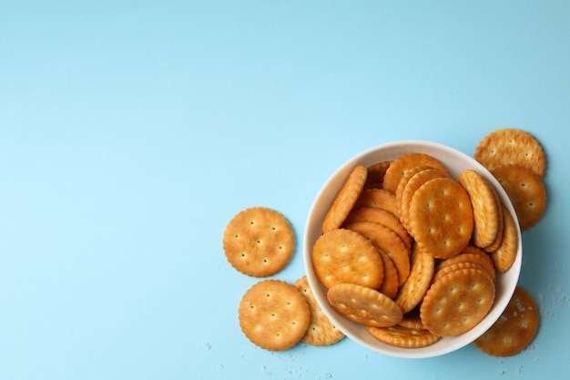 Kom met lekkere cracker koekjes