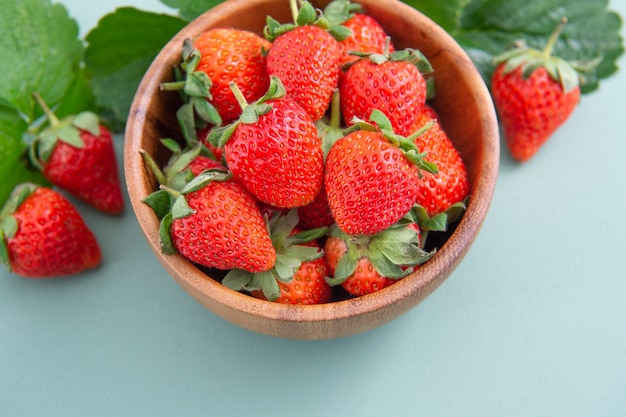 Kom met prachtige heerlijke aardbeien