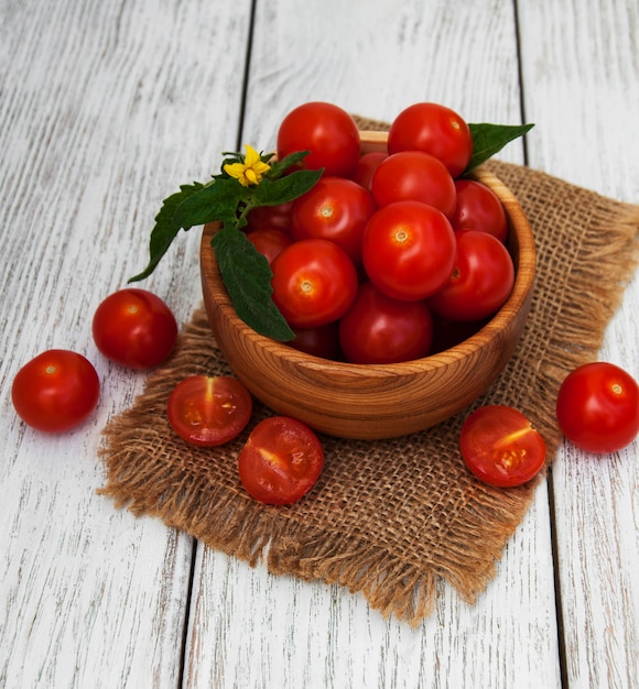 Kom met verse tomaten