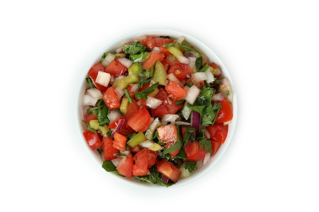 Kom Pico de Gallo geïsoleerd op witte achtergrond