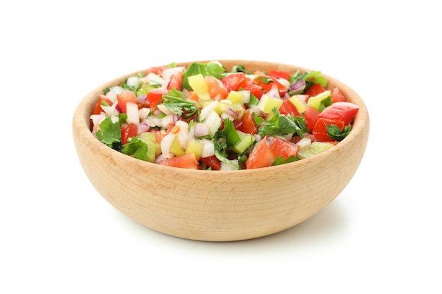 Kom Pico de Gallo geïsoleerd op witte achtergrond