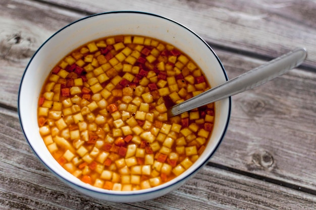 Kom tomatensoep met croutons