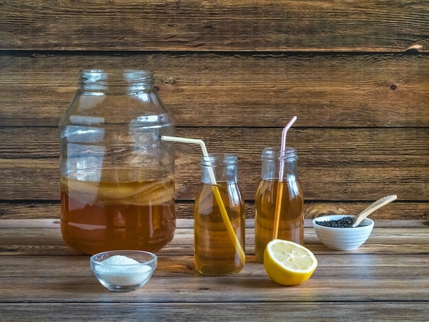 Foto fungo kombucha. bevanda al tè fermentata biologica.