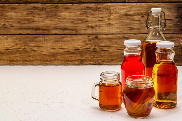 Kombucha in glazen flessen