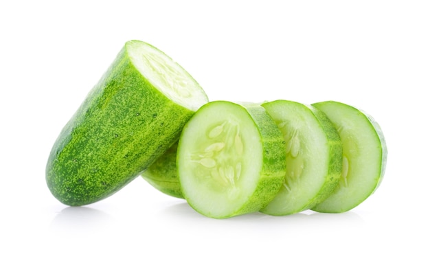 Komkommer geïsoleerd op een witte achtergrond