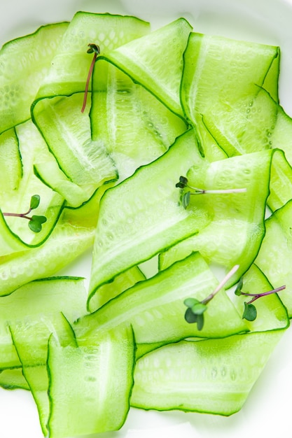 komkommersalade vers plakje groentemaaltijd snack op tafel kopieer ruimte voedsel achtergrond rustiek dieet