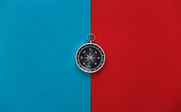 Kompas op een rood-blauw