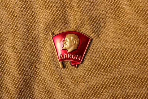 Photo komsomol badge on the old soldier's jacket