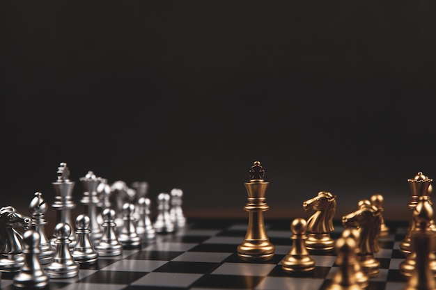 Koningsschaak dat uit de lijn kwam Concept van business Strategisch plan.