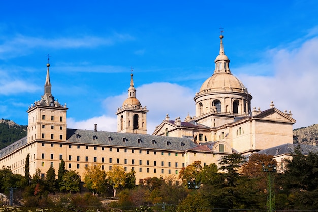 Koninklijk paleis in de herfst. Escorial