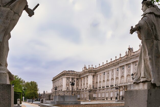 Koninklijk Paleis van Madrid in Spanje - selectieve aandacht.