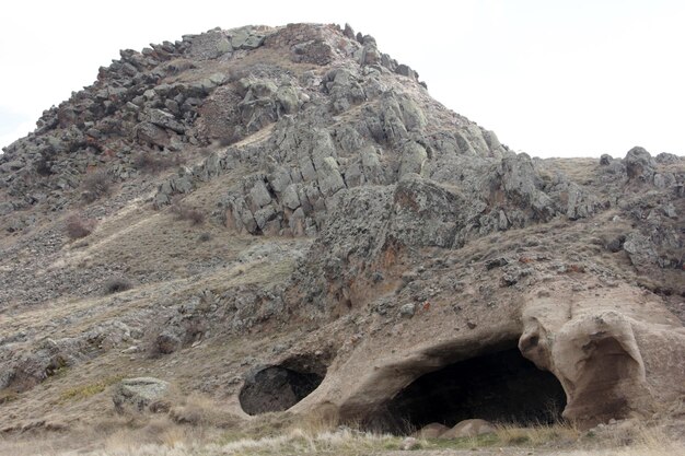 Руины горного замка Конья Таккели и пещера