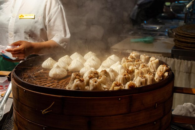 Kook Chinese baozi, gestoomde bao broodjes en shumai