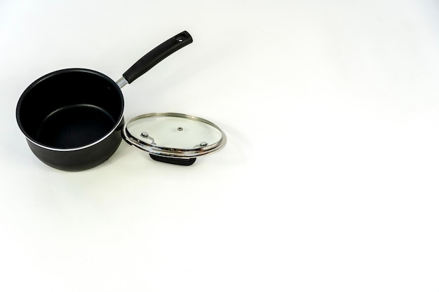 Kookgerei set stalen diner set geïsoleerd op witte achtergrond zwart metalen kookgerei set