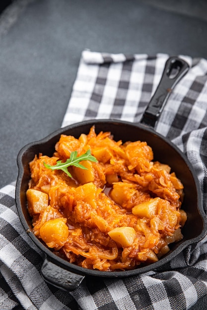 kool gestoofde groente maaltijd voedsel snack op tafel kopie ruimte voedsel achtergrond rustiek bovenaanzicht