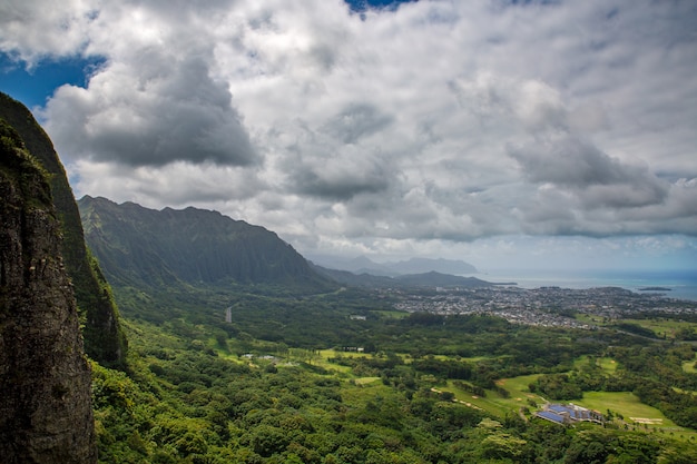 오아후, 하와이의 Nuuanu Pali 전망대에서 Koolau 산보기