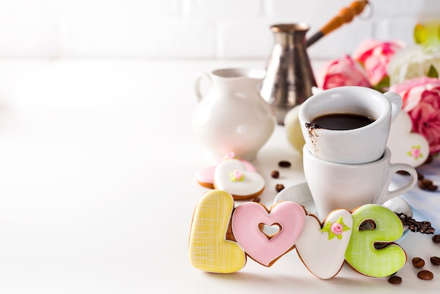 Kop op een kop met espresso op een witte achtergrond