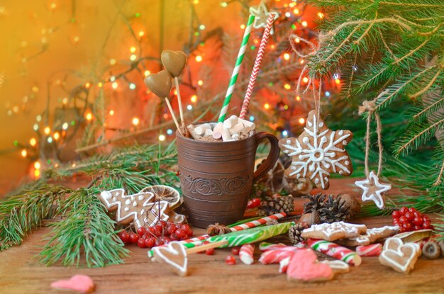 Kop warme chocolademelk of cacao met peperkoek Kerstvakantie achtergrond