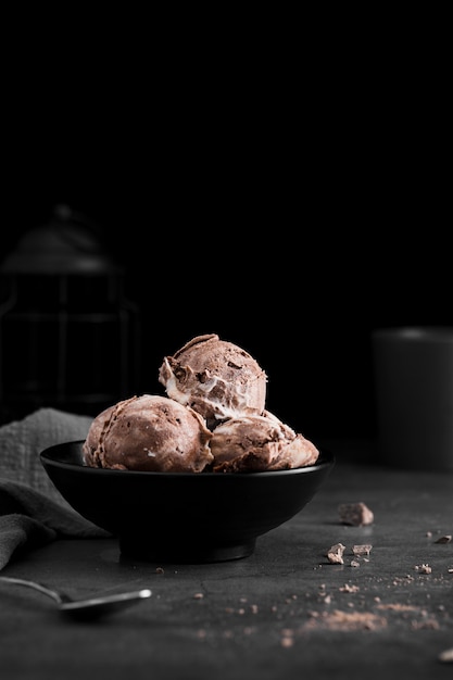 Foto kopie-ruimte chocoladelepel geserveerd in kom