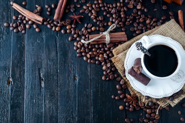 kopje Italiaanse espresso met kaneel