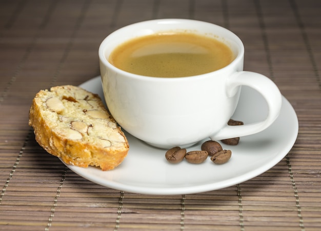 Kopje koffie en biscotti