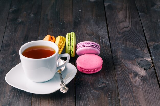 Kopje koffie en Franse macaron