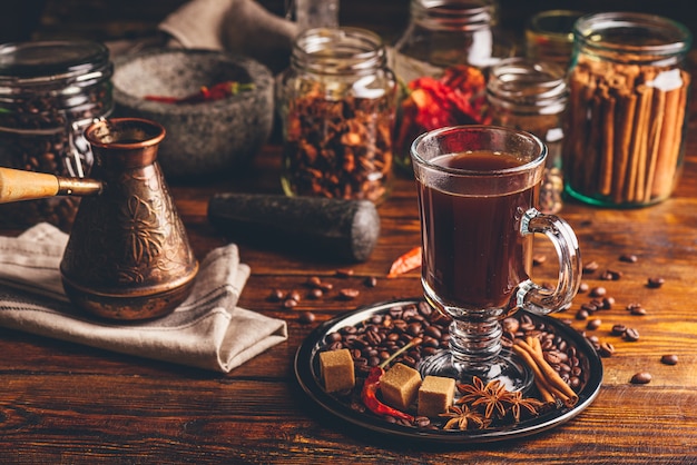 Kopje koffie met kruiden