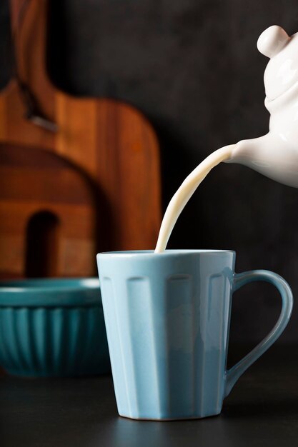Kopje koffie met romige melk.